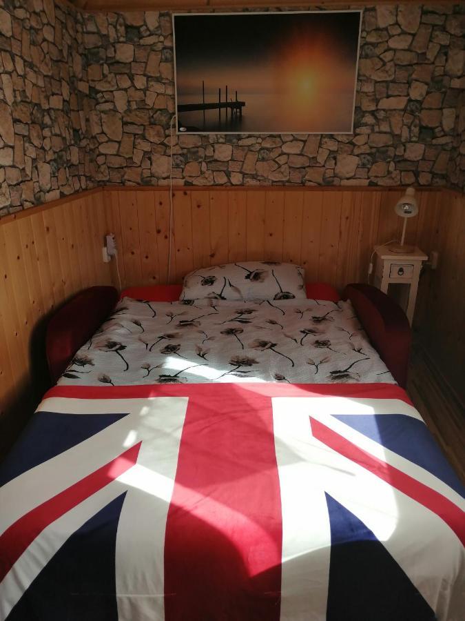 Schaeferwagen Rotkelchen Campsite *